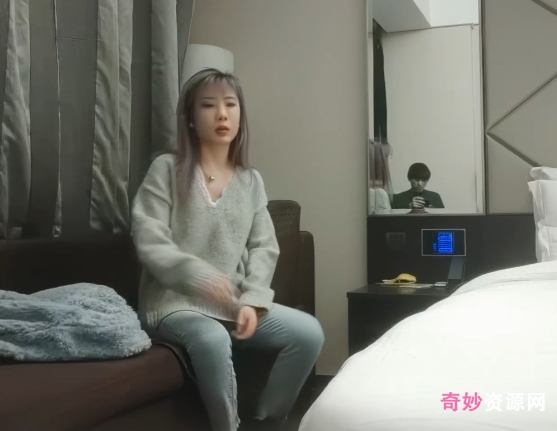 紫头发妹妹的探索者约会