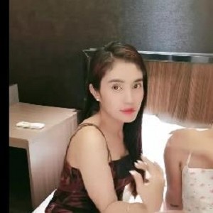 酒店女主自拍完整版：棒棒糖车衣下水道多人乐趣