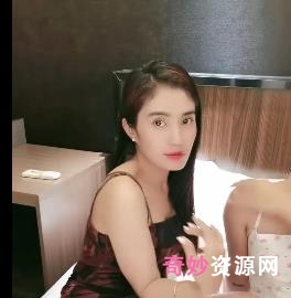 酒店女主自拍完整版：棒棒糖车衣下水道多人乐趣