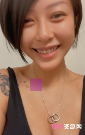 Onlyfans小姐姐何麦枒作品合集：54个视频3.01G，笑容温柔冷酷身材美少女